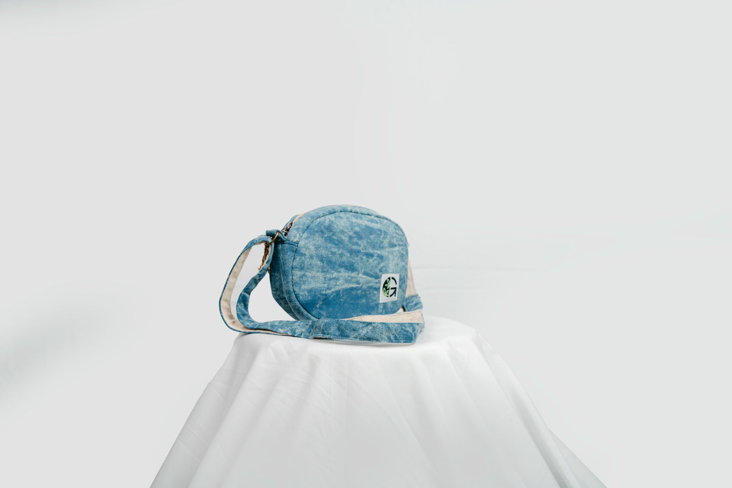 OG HANDSY SLING BAG